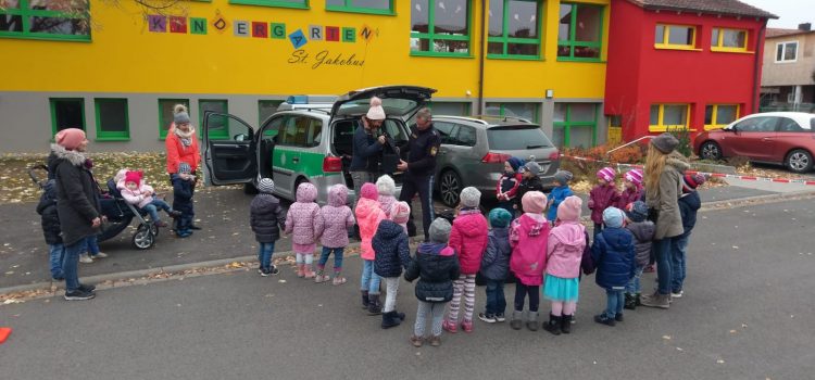 Die Polizei zu Besuch beim Kath. Kindergarten St. Jakobus Kirchschönbach